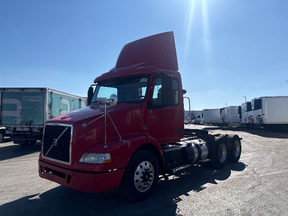Day Cab Tractor-Heavy Duty Tractors-Volvo-2012-VNM64200-Sturtevant-WI-548,904\n\t\tmiles-$ 7,500 - Image 3