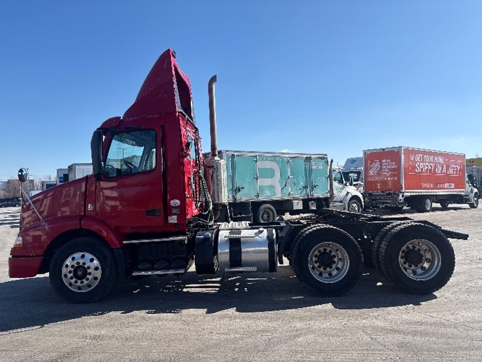 Day Cab Tractor-Heavy Duty Tractors-Volvo-2012-VNM64200-Sturtevant-WI-548,904\n\t\tmiles-$ 7,500 - Image 4