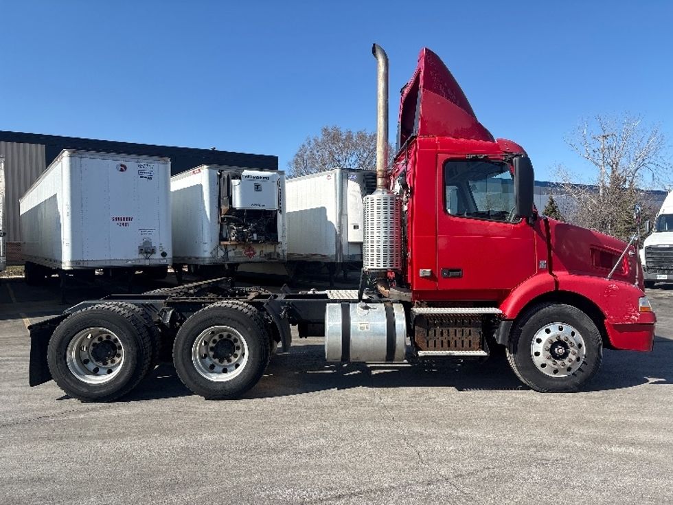 Day Cab Tractor-Heavy Duty Tractors-Volvo-2012-VNM64200-Sturtevant-WI-548,904\n\t\tmiles-$ 7,500 - Image 8