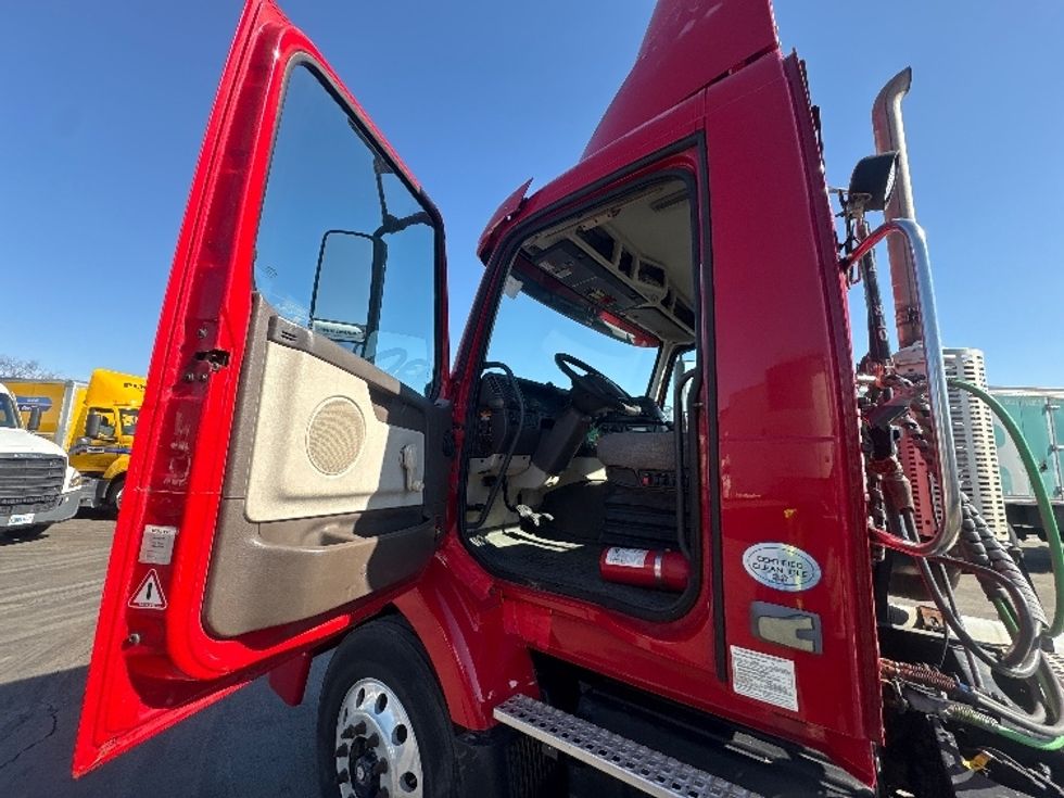 Day Cab Tractor-Heavy Duty Tractors-Volvo-2012-VNM64200-Sturtevant-WI-548,904\n\t\tmiles-$ 7,500 - Image 9