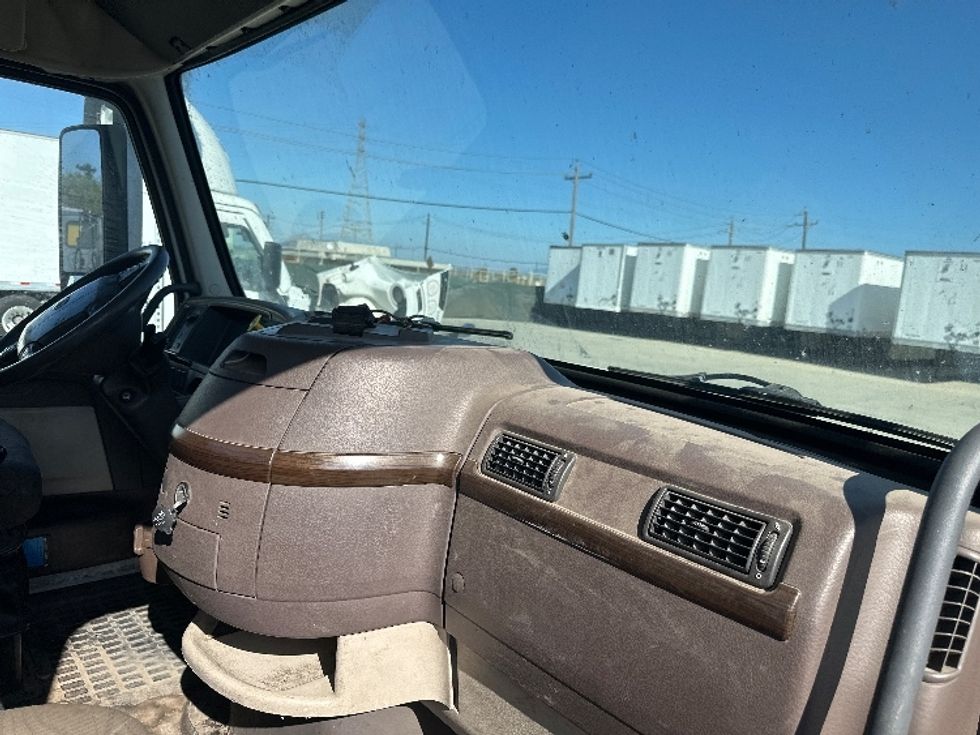 Day Cab Tractor-Heavy Duty Tractors-Volvo-2015-VNL42300-West Sacramento-CA-338,113\n\t\tmiles-$ 17,500 - Image 12