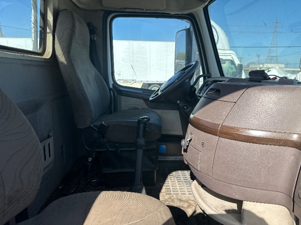 Day Cab Tractor-Heavy Duty Tractors-Volvo-2015-VNL42300-West Sacramento-CA-338,113\n\t\tmiles-$ 17,500 - Image 13