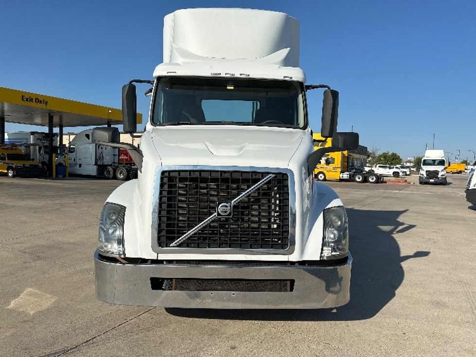 2015 Volvo Truck VNL photo 2
