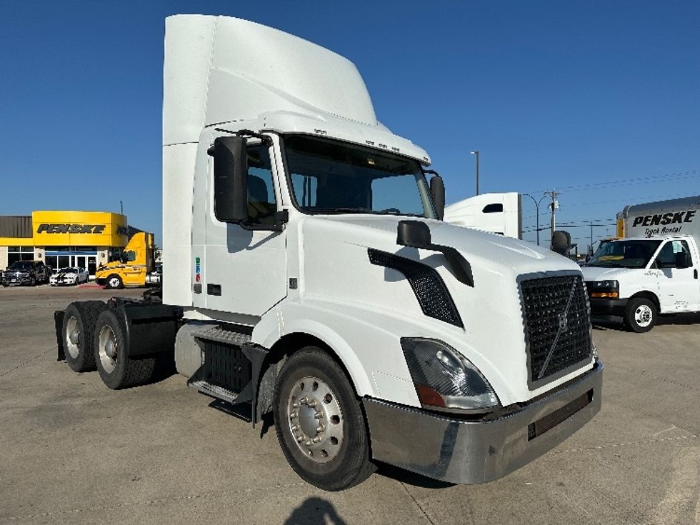 2015 Volvo Truck VNL photo 3