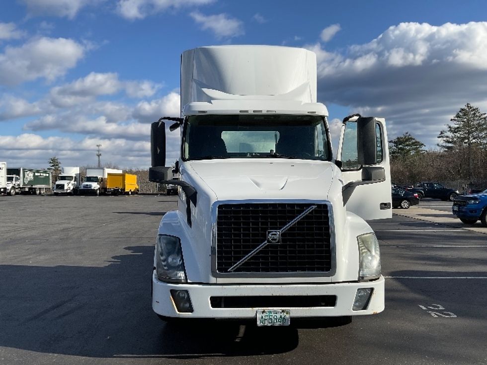 2015 Volvo Truck VNL photo 2