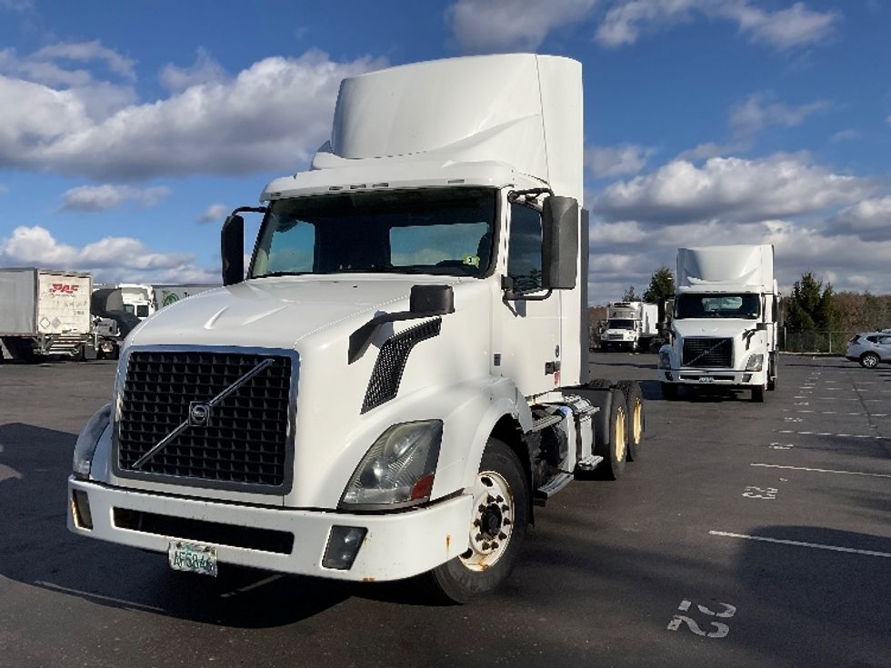 2015 Volvo Truck VNL photo 3