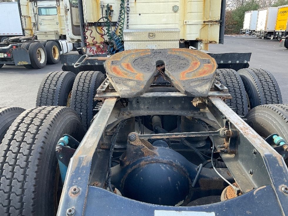 Day Cab Tractor-Heavy Duty Tractors-Volvo-2015-VNL64T300-Londonderry-NH-394,040\n\t\tmiles-$ 21,750 - Image 18