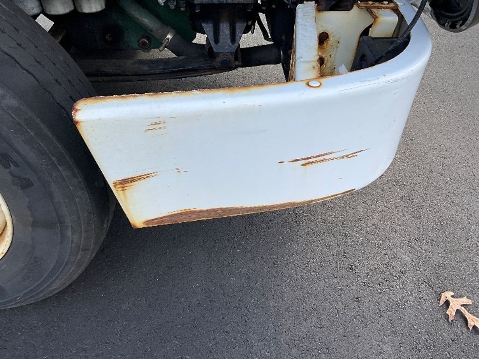 Day Cab Tractor-Heavy Duty Tractors-Volvo-2015-VNL64T300-Londonderry-NH-394,040\n\t\tmiles-$ 21,750 - Image 19