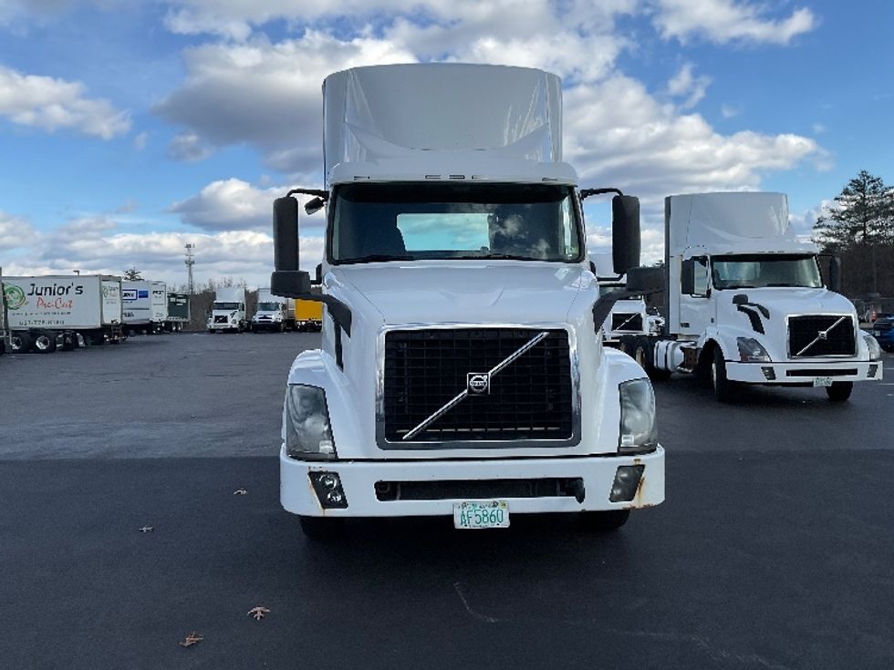 2015 Volvo Truck VNL photo 2