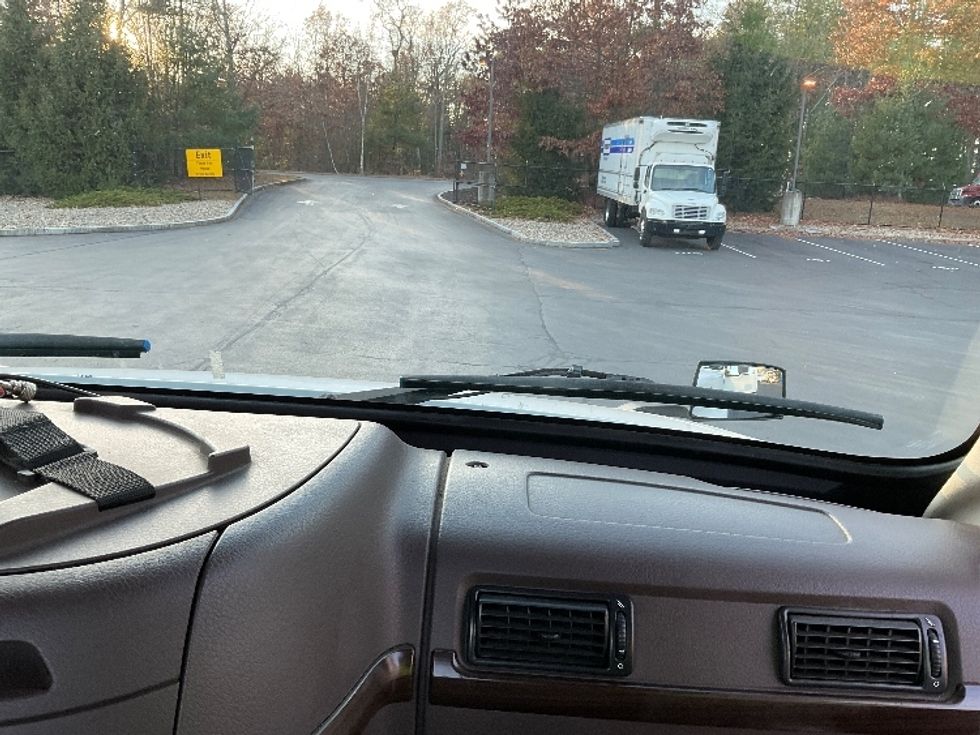 Day Cab Tractor-Heavy Duty Tractors-Volvo-2015-VNL64T300-Londonderry-NH-424,958\n\t\tmiles-$ 22,750 - Image 13