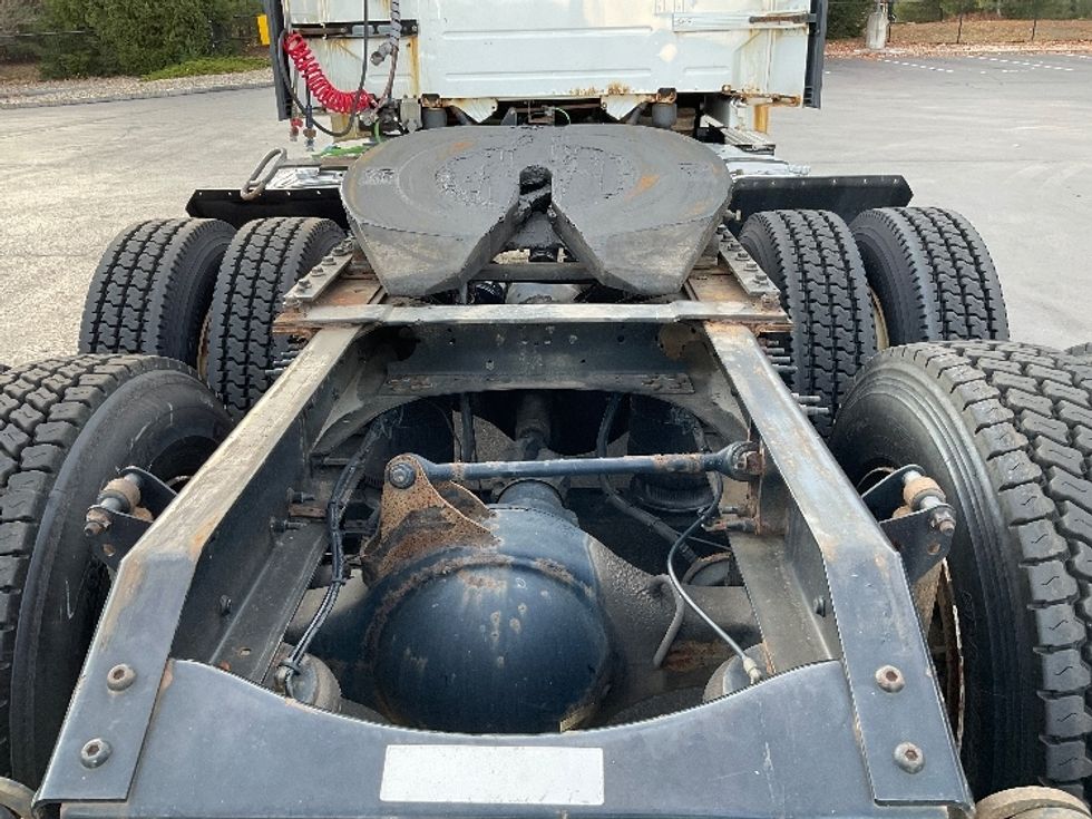 Day Cab Tractor-Heavy Duty Tractors-Volvo-2015-VNL64T300-Londonderry-NH-424,958\n\t\tmiles-$ 22,750 - Image 6