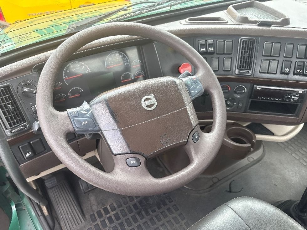 Day Cab Tractor-Heavy Duty Tractors-Volvo-2016-VNL64T300-Kearny-NJ-372,299\n\t\tmiles-$ 28,500 - Image 10
