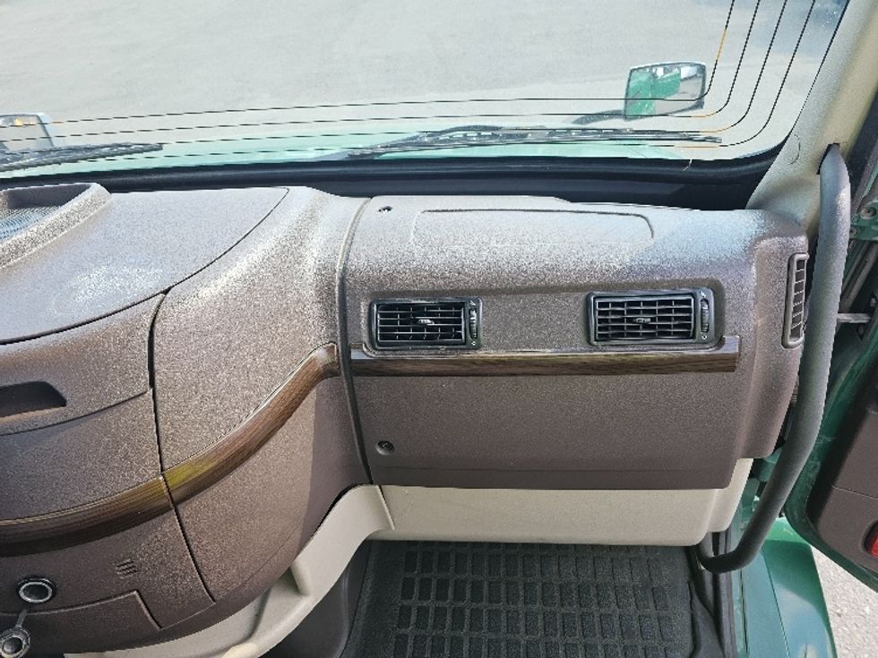 Day Cab Tractor-Heavy Duty Tractors-Volvo-2016-VNL64T300-Kearny-NJ-372,299\n\t\tmiles-$ 28,500 - Image 13