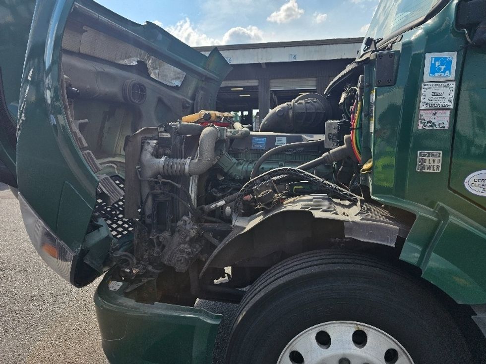 Day Cab Tractor-Heavy Duty Tractors-Volvo-2016-VNL64T300-Kearny-NJ-372,299\n\t\tmiles-$ 28,500 - Image 16