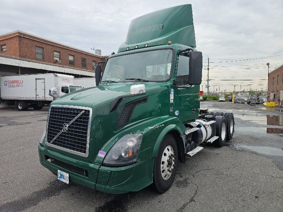Day Cab Tractor-Heavy Duty Tractors-Volvo-2016-VNL64T300-Kearny-NJ-372,299\n\t\tmiles-$ 28,500 - Image 3