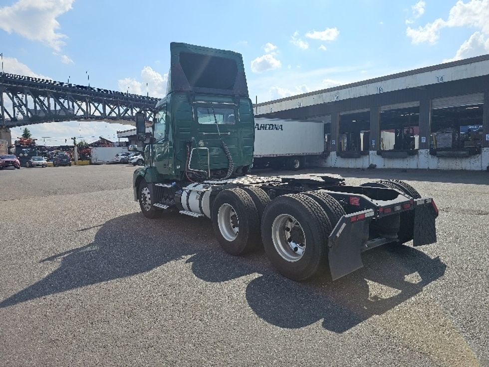 Day Cab Tractor-Heavy Duty Tractors-Volvo-2016-VNL64T300-Kearny-NJ-372,299\n\t\tmiles-$ 28,500 - Image 5