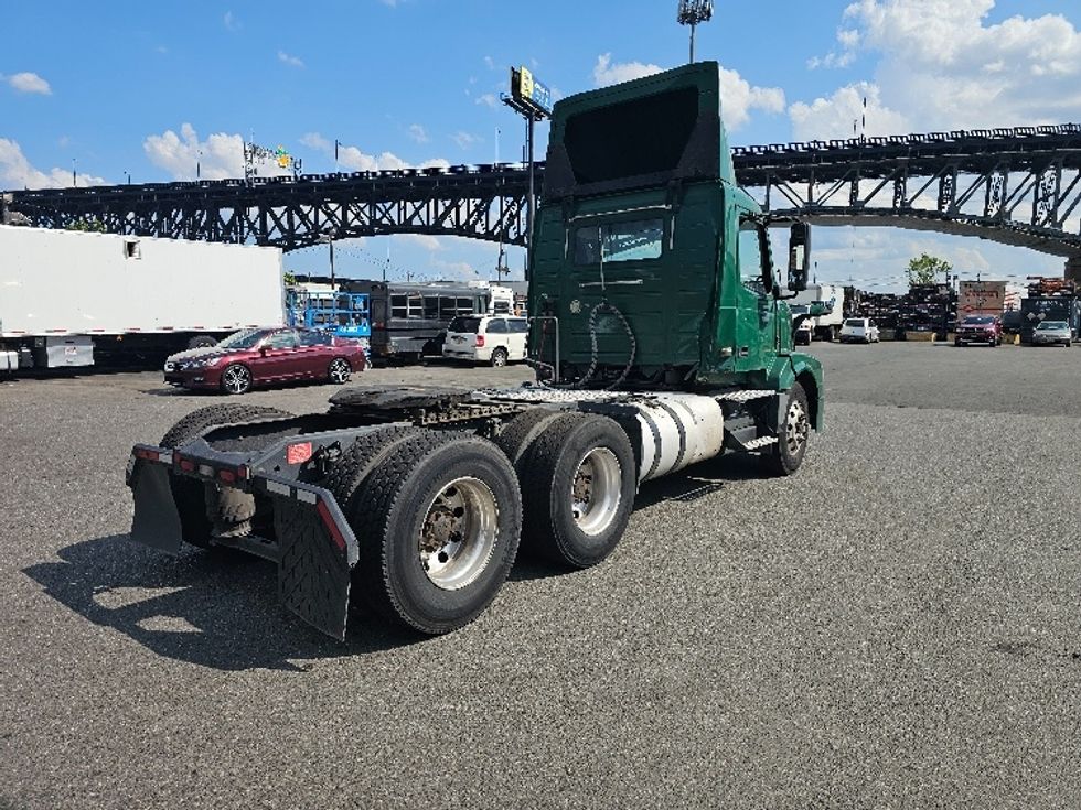 Day Cab Tractor-Heavy Duty Tractors-Volvo-2016-VNL64T300-Kearny-NJ-372,299\n\t\tmiles-$ 28,500 - Image 7