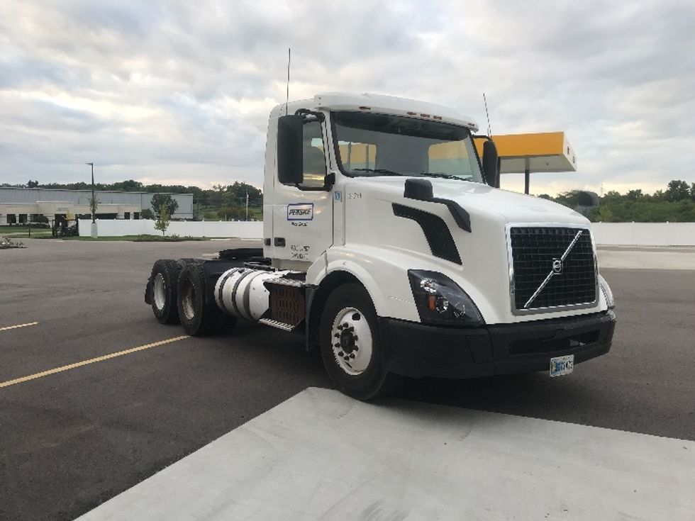 Day Cab Tractor-Heavy Duty Tractors-Volvo-2016-VNL64T300-Monroe-OH-501,606 miles-$ 54,000