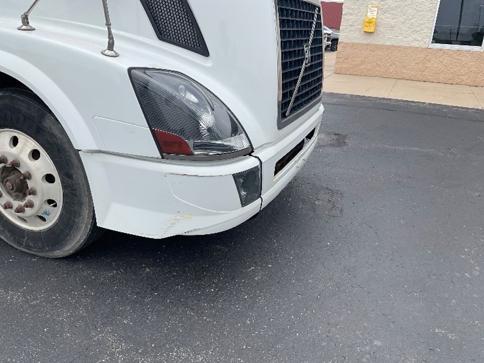 Day Cab Tractor-Heavy Duty Tractors-Volvo-2016-VNL64T300-Neenah-WI-395,531\n\t\tmiles-$ 14,000 - Image 18