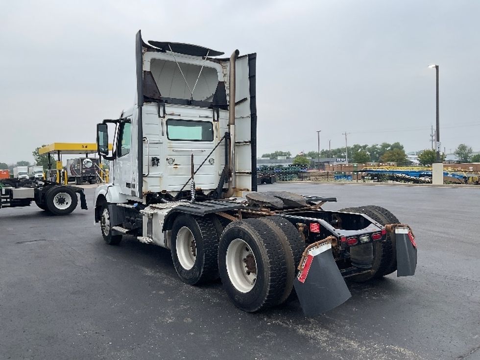 Day Cab Tractor-Heavy Duty Tractors-Volvo-2016-VNL64T300-Neenah-WI-395,531\n\t\tmiles-$ 14,000 - Image 5