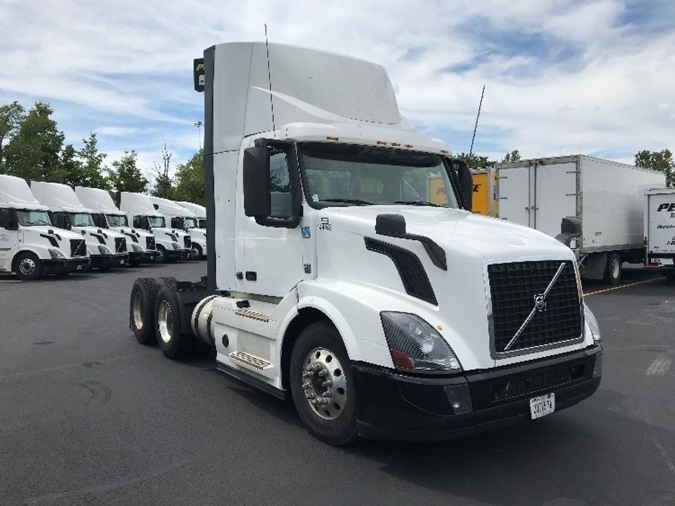 Day Cab Tractor-Heavy Duty Tractors-Volvo-2016-VNL64T300-Obetz-OH-623,295 miles-$ 41,500