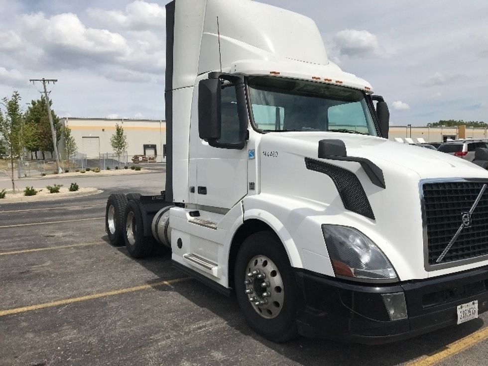 Day Cab Tractor-Heavy Duty Tractors-Volvo-2016-VNL64T300-Obetz-OH-650,631 miles-$ 41,250