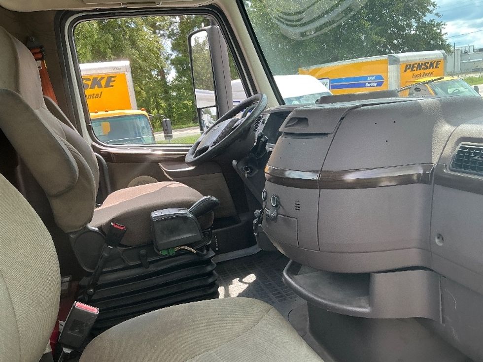 Day Cab Tractor-Heavy Duty Tractors-Volvo-2017-VNL42300-Conway-SC-369,615\n\t\tmiles-$ 25,750 - Image 14