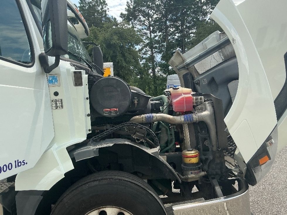 Day Cab Tractor-Heavy Duty Tractors-Volvo-2017-VNL42300-Conway-SC-369,615\n\t\tmiles-$ 25,750 - Image 15