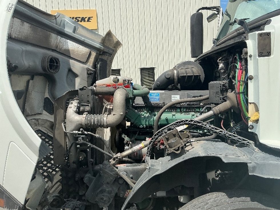 Day Cab Tractor-Heavy Duty Tractors-Volvo-2017-VNL42300-Conway-SC-369,615\n\t\tmiles-$ 25,750 - Image 16