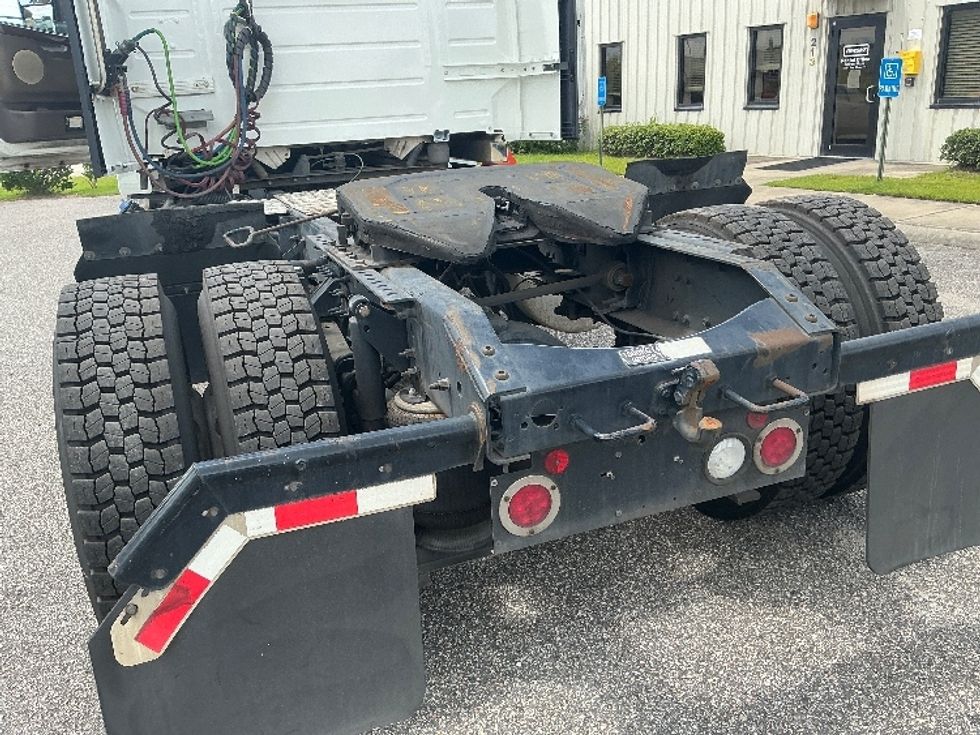 Day Cab Tractor-Heavy Duty Tractors-Volvo-2017-VNL42300-Conway-SC-369,615\n\t\tmiles-$ 25,750 - Image 17