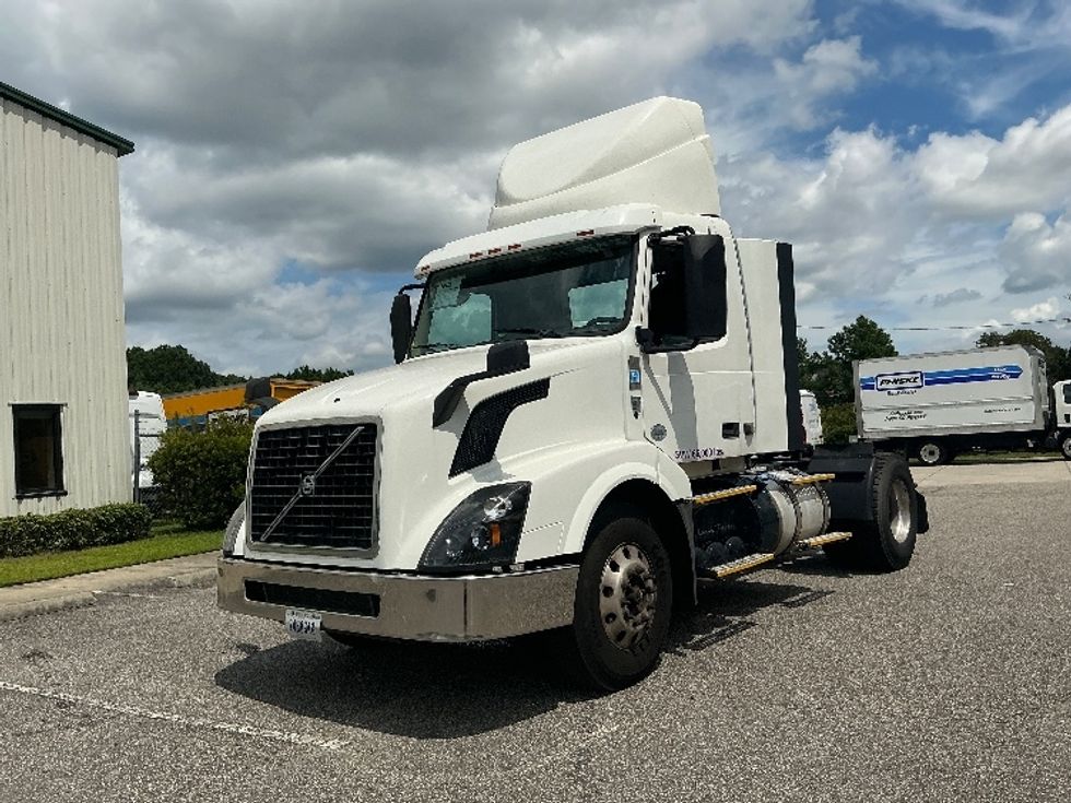 Day Cab Tractor-Heavy Duty Tractors-Volvo-2017-VNL42300-Conway-SC-369,615\n\t\tmiles-$ 25,750 - Image 3