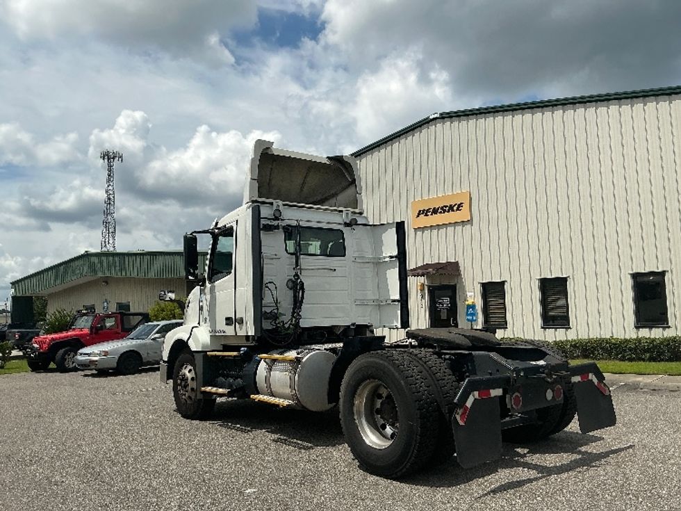 Day Cab Tractor-Heavy Duty Tractors-Volvo-2017-VNL42300-Conway-SC-369,615\n\t\tmiles-$ 25,750 - Image 5