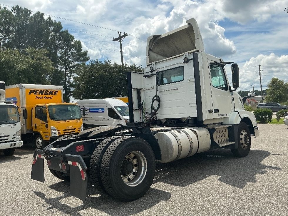 Day Cab Tractor-Heavy Duty Tractors-Volvo-2017-VNL42300-Conway-SC-369,615\n\t\tmiles-$ 25,750 - Image 7