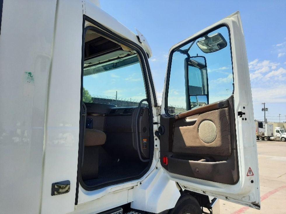 Day Cab Tractor-Heavy Duty Tractors-Volvo-2017-VNL42300-Fort Worth-TX-583,344\n\t\tmiles-$ 19,250 - Image 12