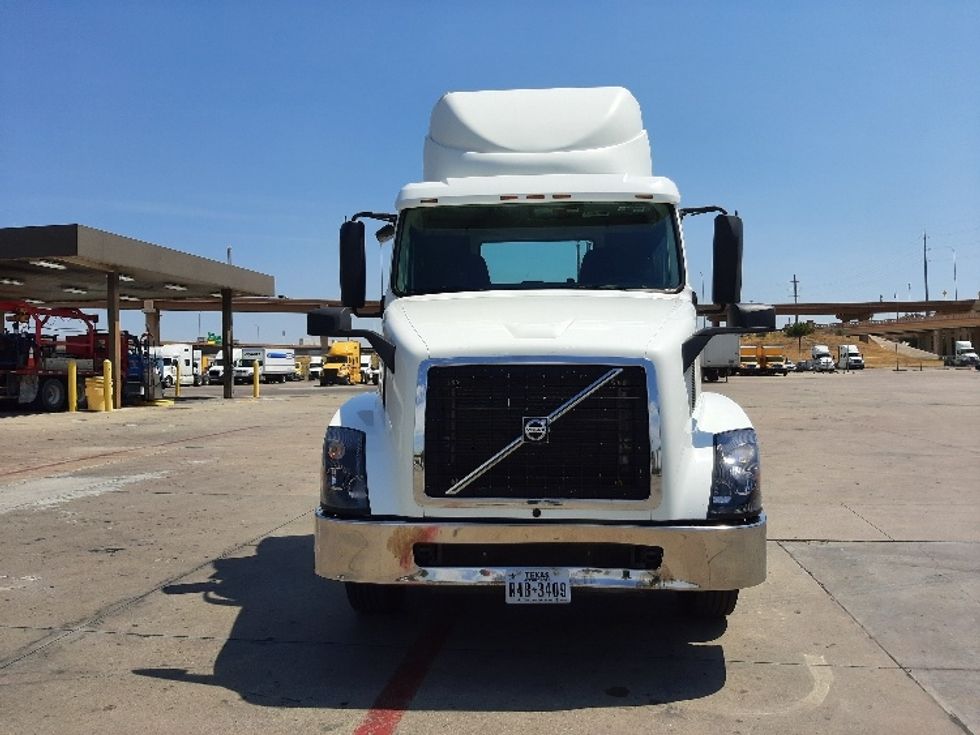 Day Cab Tractor-Heavy Duty Tractors-Volvo-2017-VNL42300-Fort Worth-TX-583,344\n\t\tmiles-$ 19,250 - Image 2