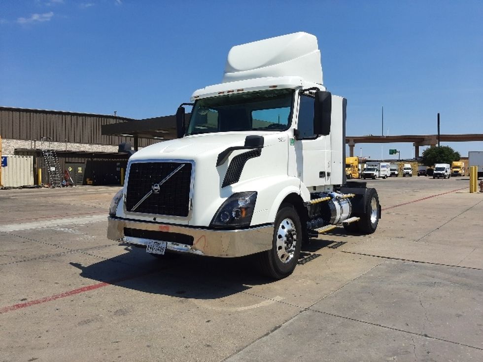 Day Cab Tractor-Heavy Duty Tractors-Volvo-2017-VNL42300-Fort Worth-TX-583,344\n\t\tmiles-$ 19,250 - Image 3