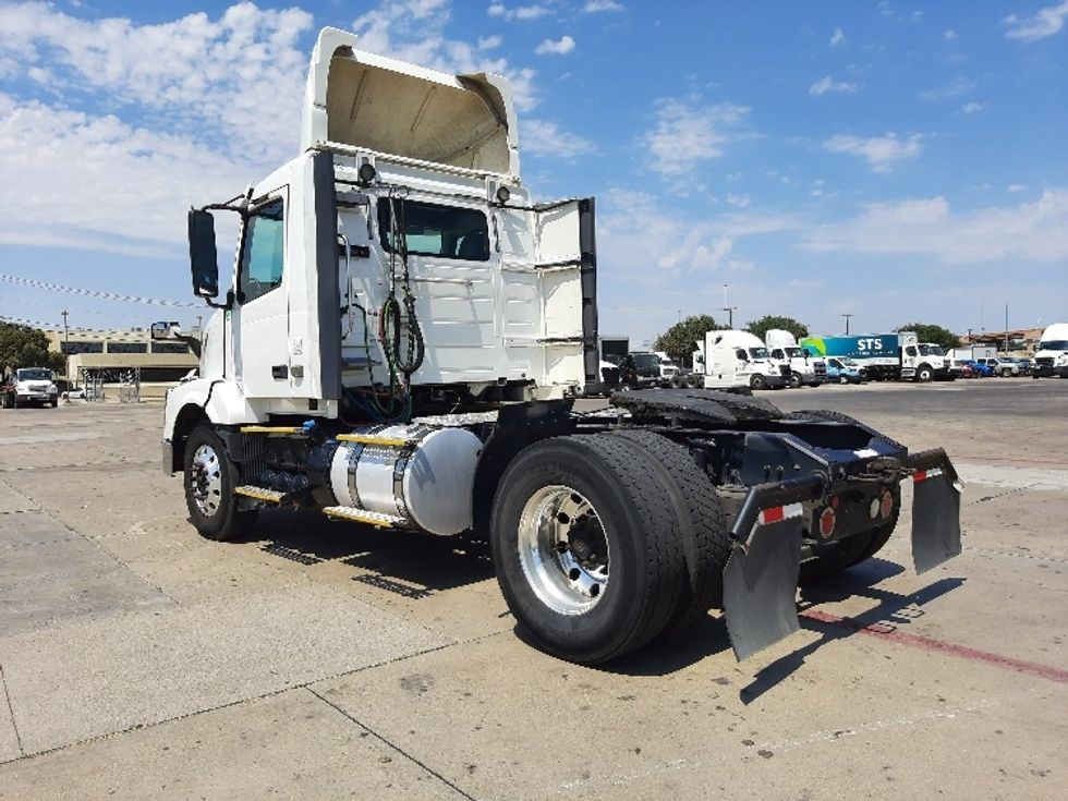 Day Cab Tractor-Heavy Duty Tractors-Volvo-2017-VNL42300-Fort Worth-TX-583,344\n\t\tmiles-$ 19,250 - Image 5
