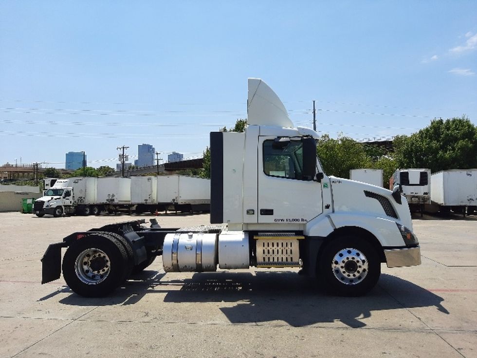 Day Cab Tractor-Heavy Duty Tractors-Volvo-2017-VNL42300-Fort Worth-TX-583,344\n\t\tmiles-$ 19,250 - Image 8