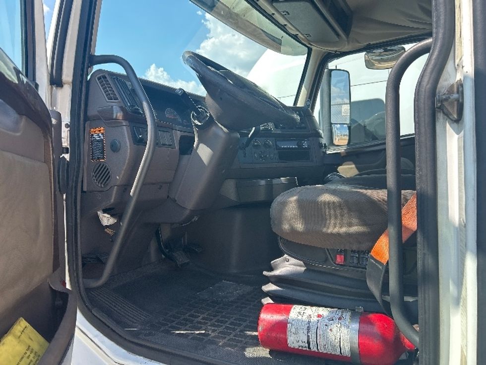 Day Cab Tractor-Heavy Duty Tractors-Volvo-2017-VNL42300-Fort Worth-TX-583,344\n\t\tmiles-$ 19,250 - Image 9