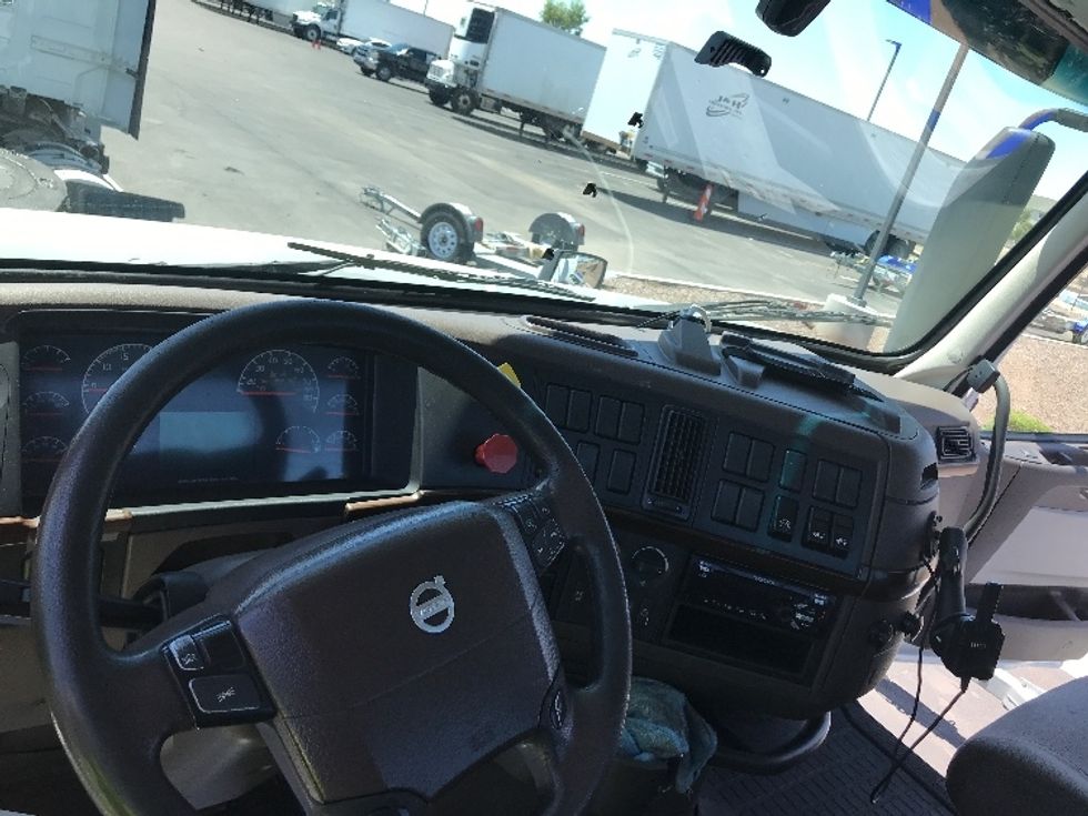Day Cab Tractor-Heavy Duty Tractors-Volvo-2017-VNL42300-Phoenix-AZ-576,122\n\t\tmiles-$ 10,000 - Image 11