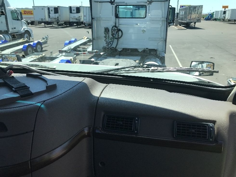 Day Cab Tractor-Heavy Duty Tractors-Volvo-2017-VNL42300-Phoenix-AZ-576,122\n\t\tmiles-$ 10,000 - Image 13