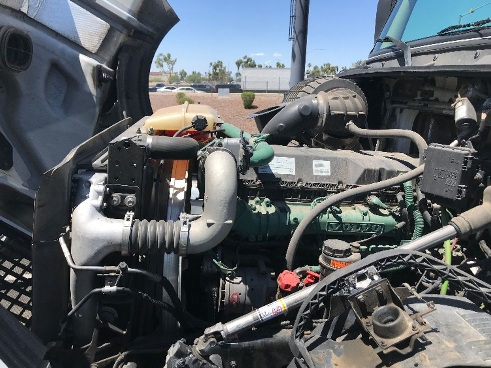Day Cab Tractor-Heavy Duty Tractors-Volvo-2017-VNL42300-Phoenix-AZ-576,122\n\t\tmiles-$ 10,000 - Image 16