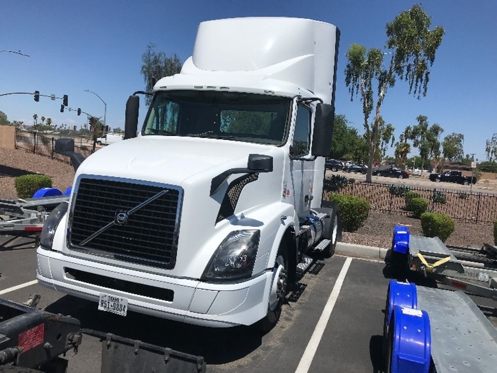 Day Cab Tractor-Heavy Duty Tractors-Volvo-2017-VNL42300-Phoenix-AZ-576,122\n\t\tmiles-$ 10,000 - Image 3