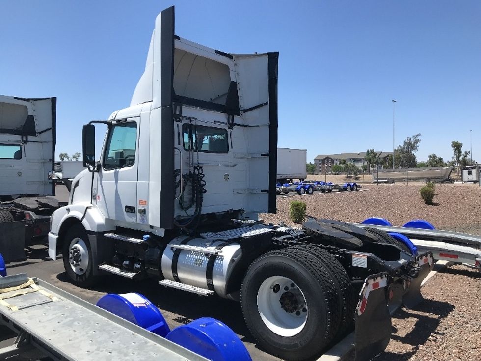 Day Cab Tractor-Heavy Duty Tractors-Volvo-2017-VNL42300-Phoenix-AZ-576,122\n\t\tmiles-$ 10,000 - Image 5