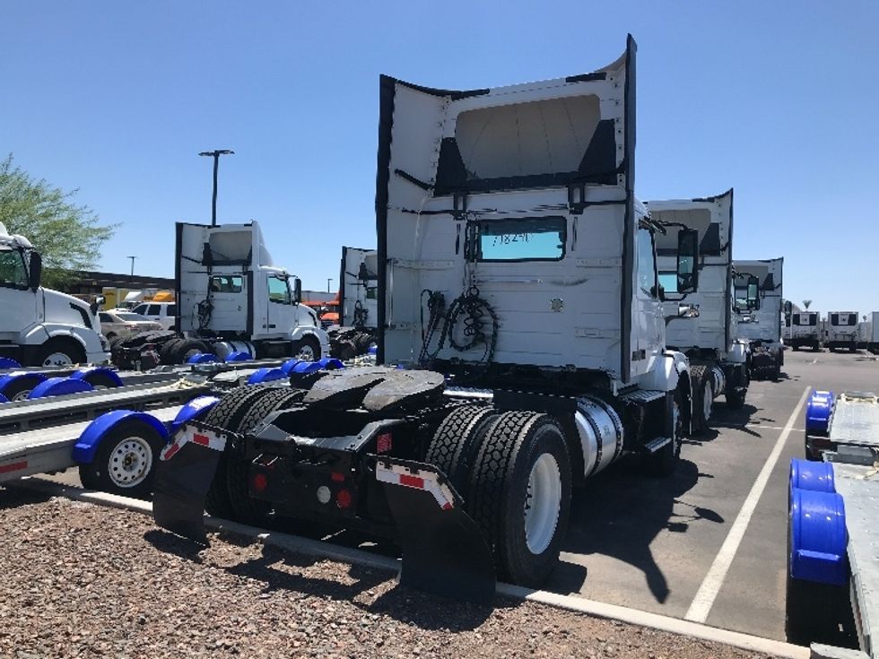 Day Cab Tractor-Heavy Duty Tractors-Volvo-2017-VNL42300-Phoenix-AZ-576,122\n\t\tmiles-$ 10,000 - Image 7