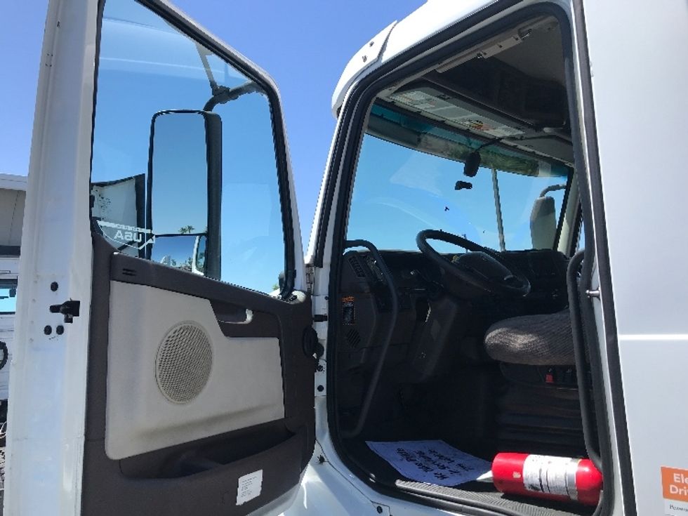 Day Cab Tractor-Heavy Duty Tractors-Volvo-2017-VNL42300-Phoenix-AZ-576,122\n\t\tmiles-$ 10,000 - Image 9