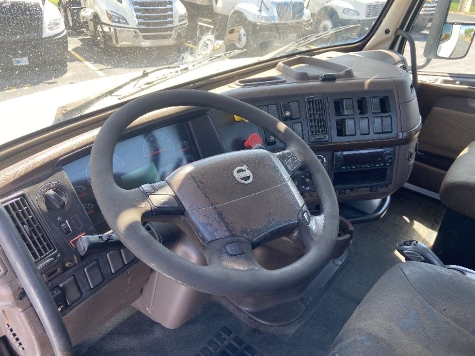 Day Cab Tractor-Heavy Duty Tractors-Volvo-2017-VNL42300-San Antonio-TX-667,553\n\t\tmiles-$ 14,500 - Image 10