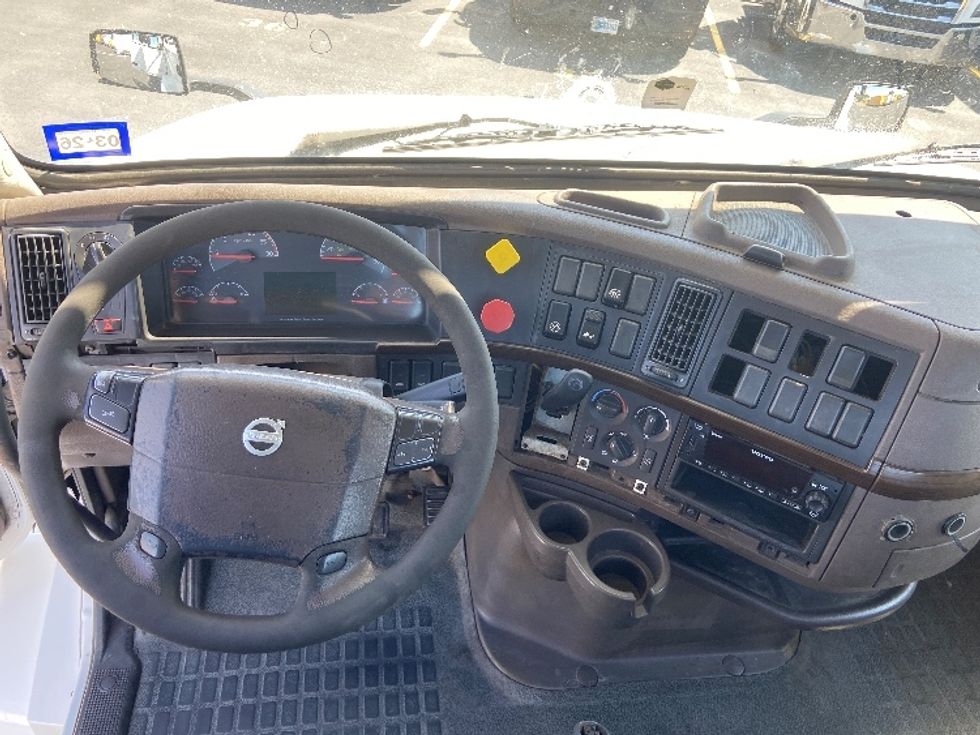 Day Cab Tractor-Heavy Duty Tractors-Volvo-2017-VNL42300-San Antonio-TX-667,553\n\t\tmiles-$ 14,500 - Image 11