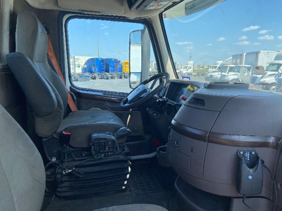 Day Cab Tractor-Heavy Duty Tractors-Volvo-2017-VNL42300-San Antonio-TX-667,553\n\t\tmiles-$ 14,500 - Image 14