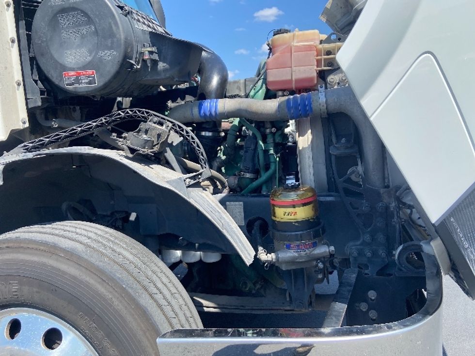 Day Cab Tractor-Heavy Duty Tractors-Volvo-2017-VNL42300-San Antonio-TX-667,553\n\t\tmiles-$ 14,500 - Image 15